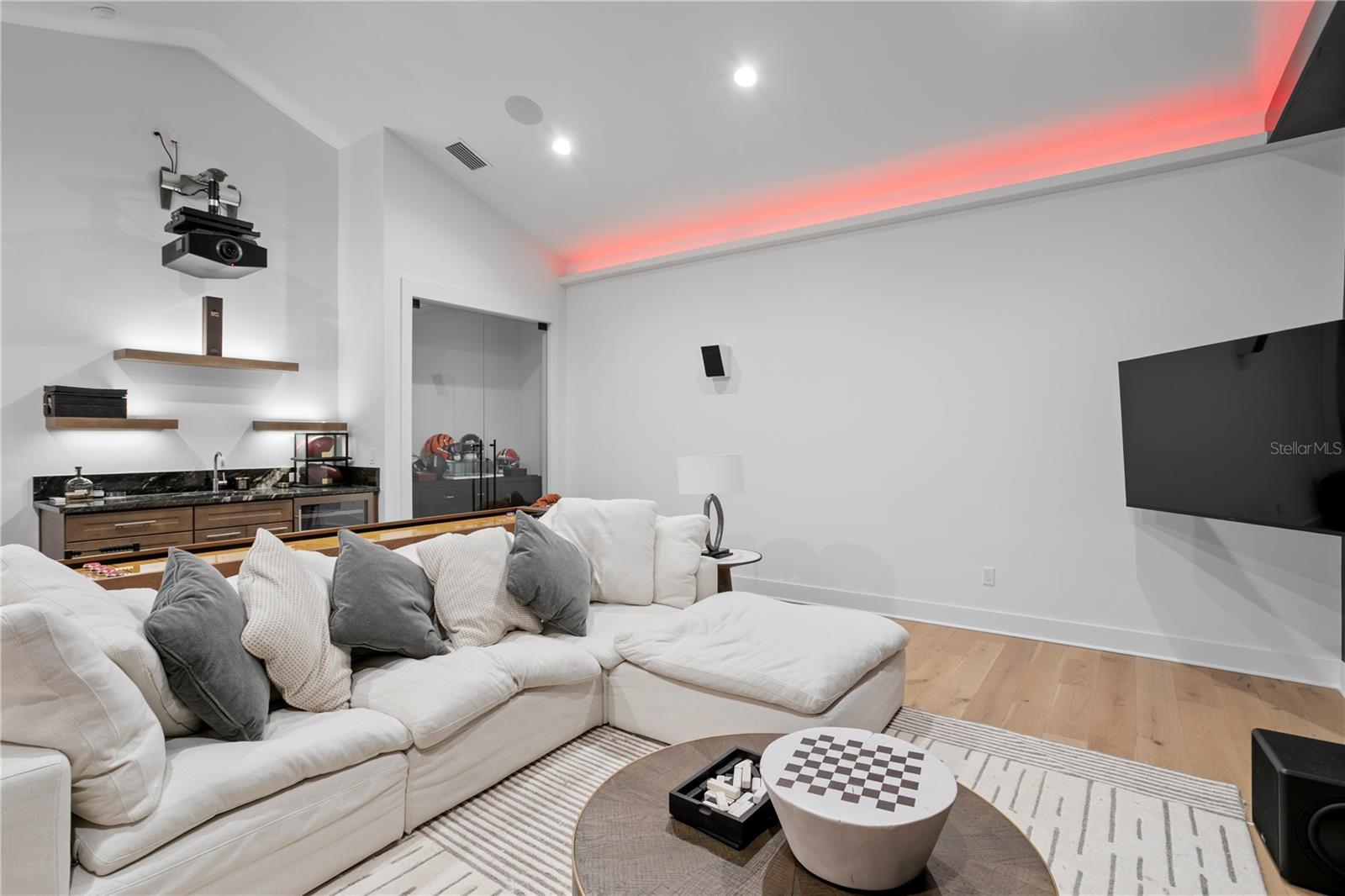 Image 38 of 98 For 3007 West Shore Boulevard