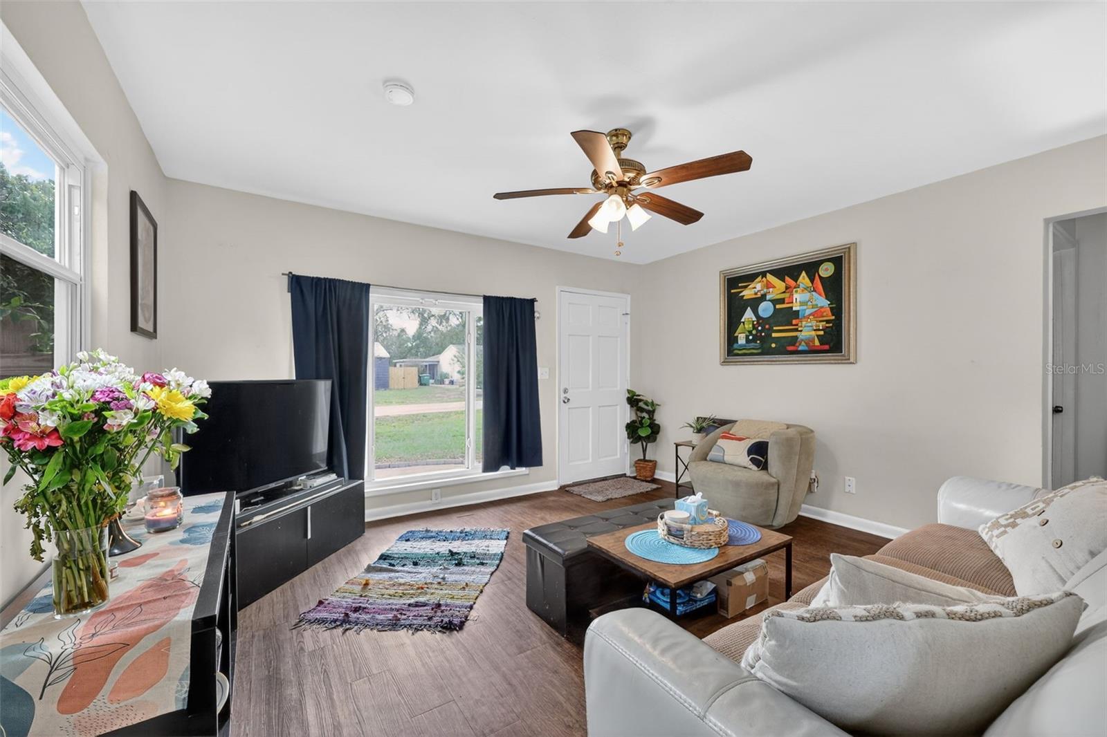 Image 6 of 20 For 306 Hydrangia Street