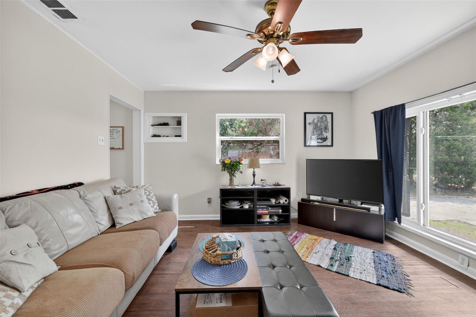 Image 8 of 20 For 306 Hydrangia Street