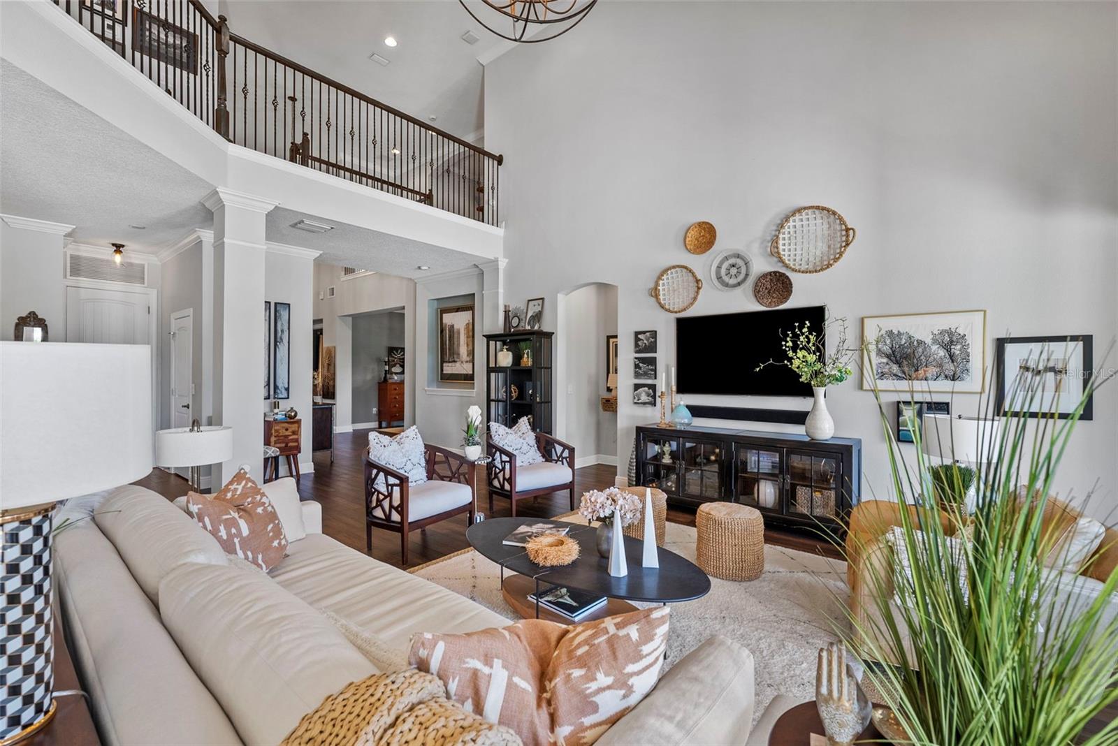 Listing photo id 8 for 9235 Tillinghast Drive