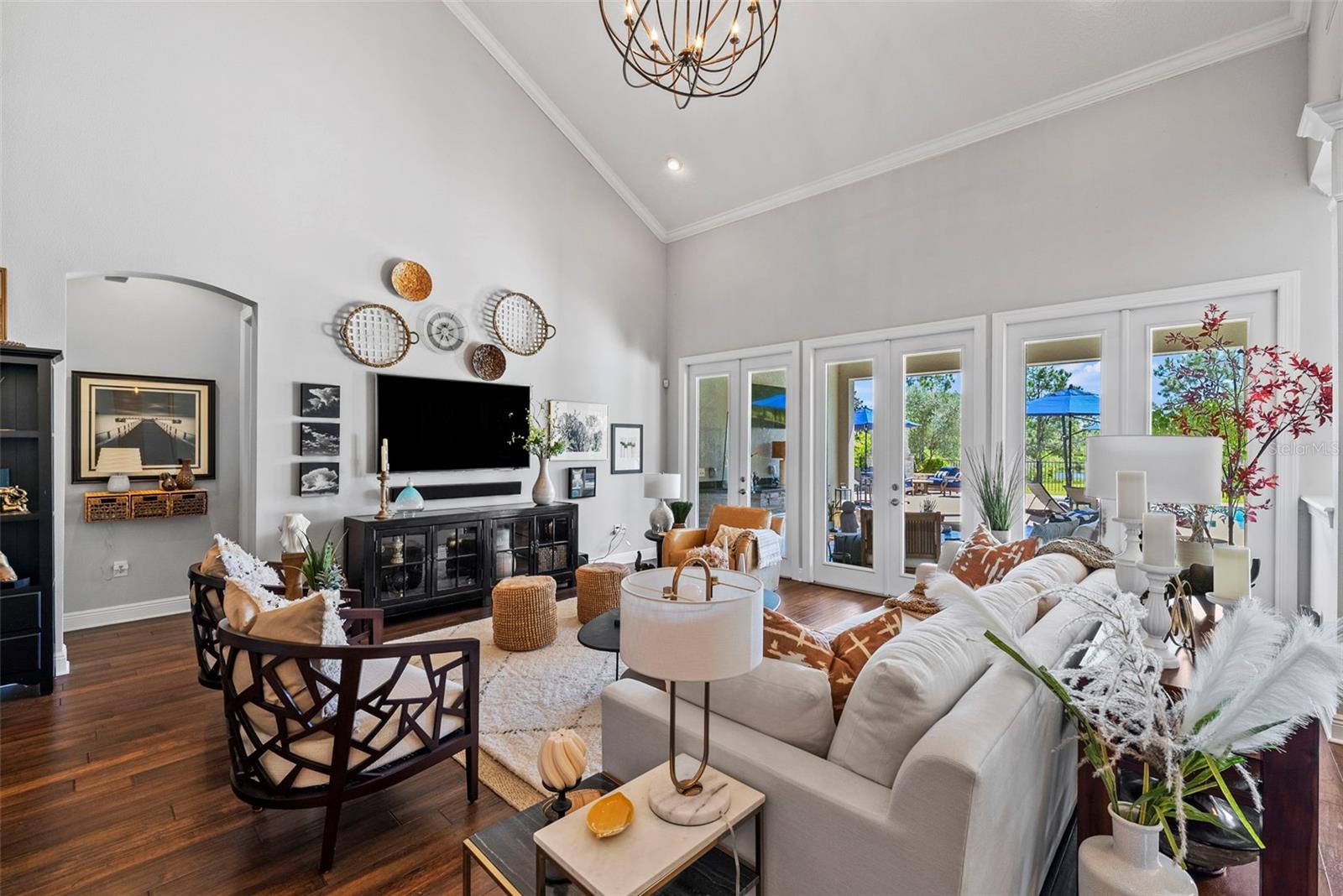 Listing photo id 10 for 9235 Tillinghast Drive