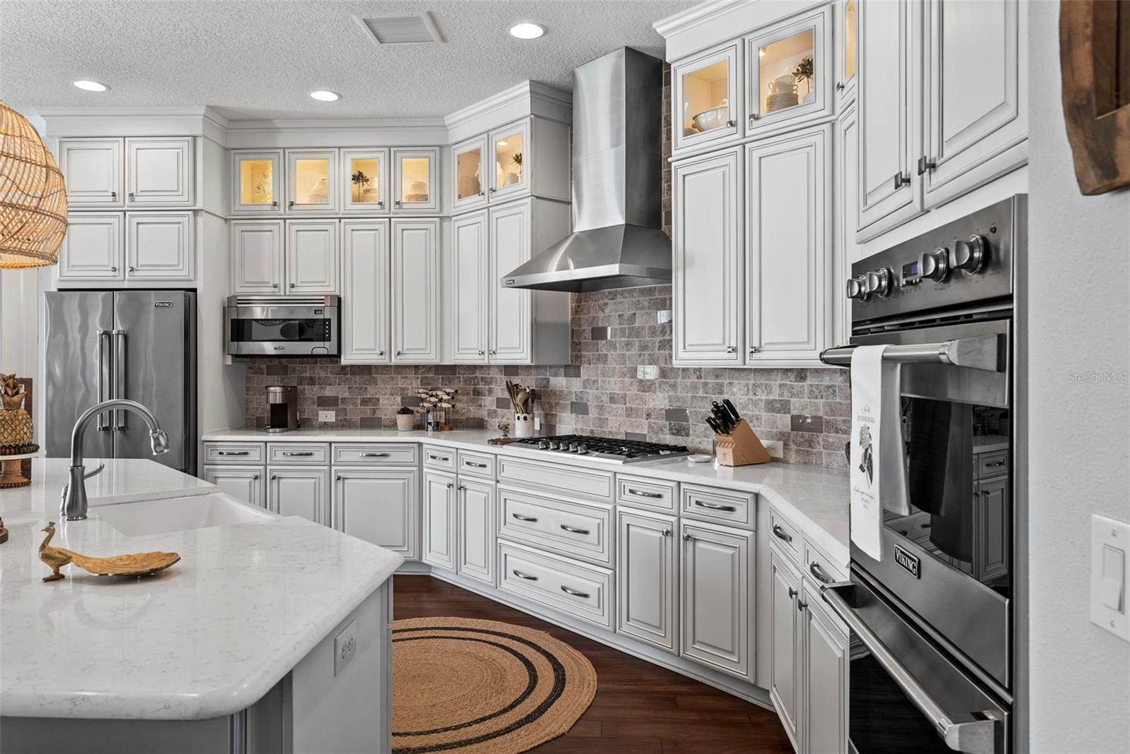 Listing photo id 12 for 9235 Tillinghast Drive