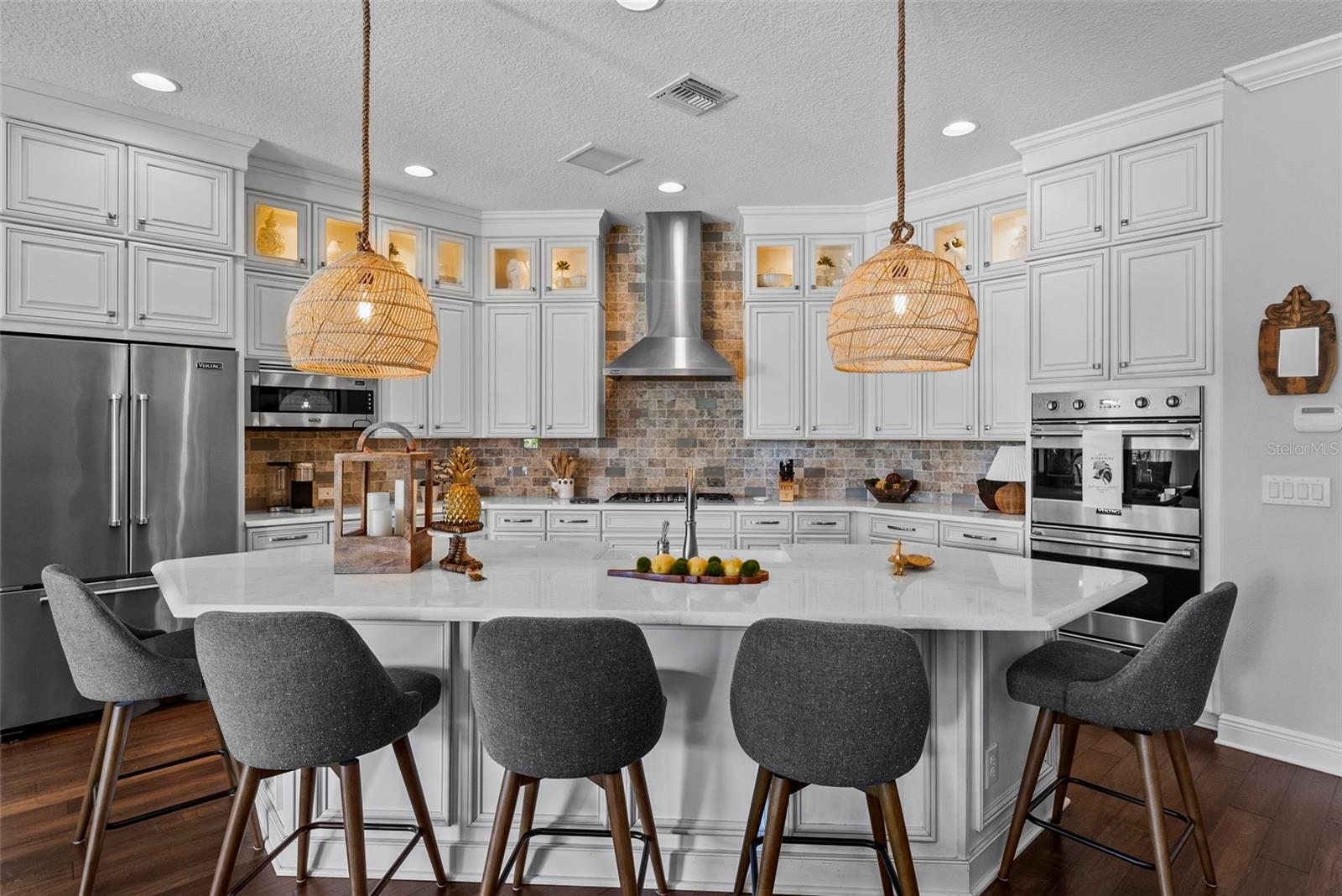 Listing photo id 13 for 9235 Tillinghast Drive