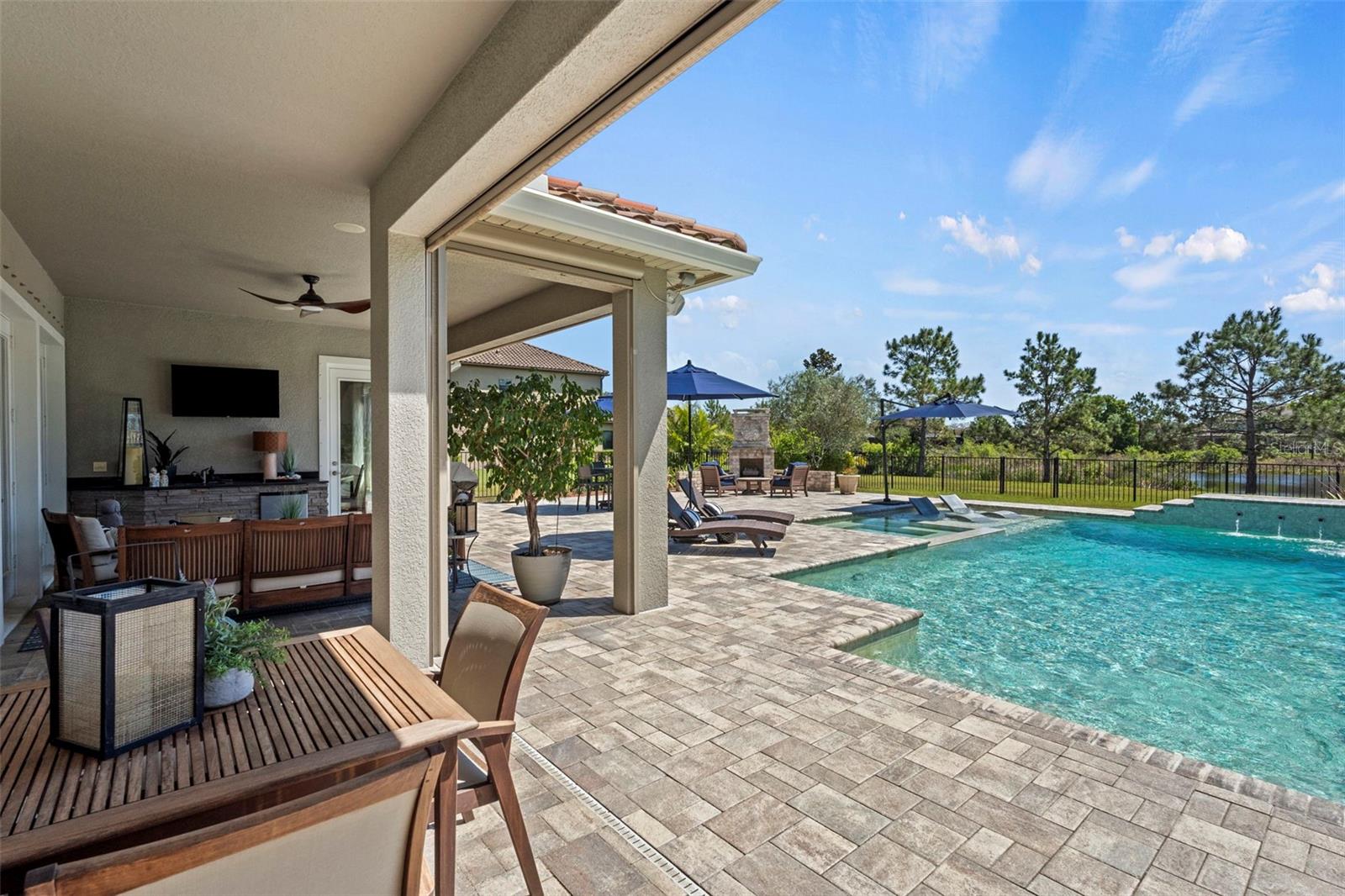 Listing photo id 41 for 9235 Tillinghast Drive