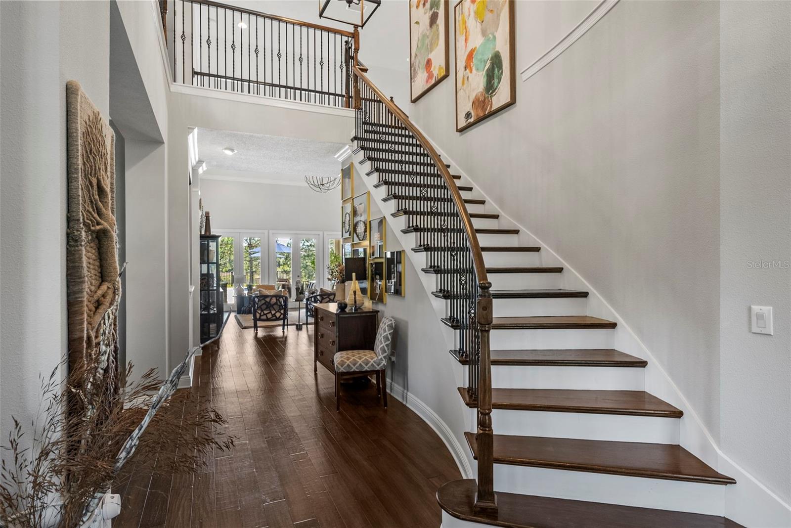 Listing photo id 3 for 9235 Tillinghast Drive