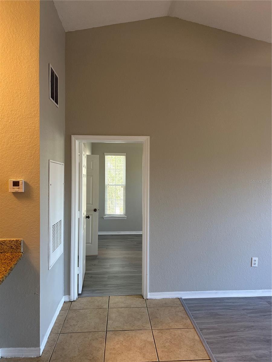 Image 10 of 18 For 10102 Courtney Oaks Circle 202