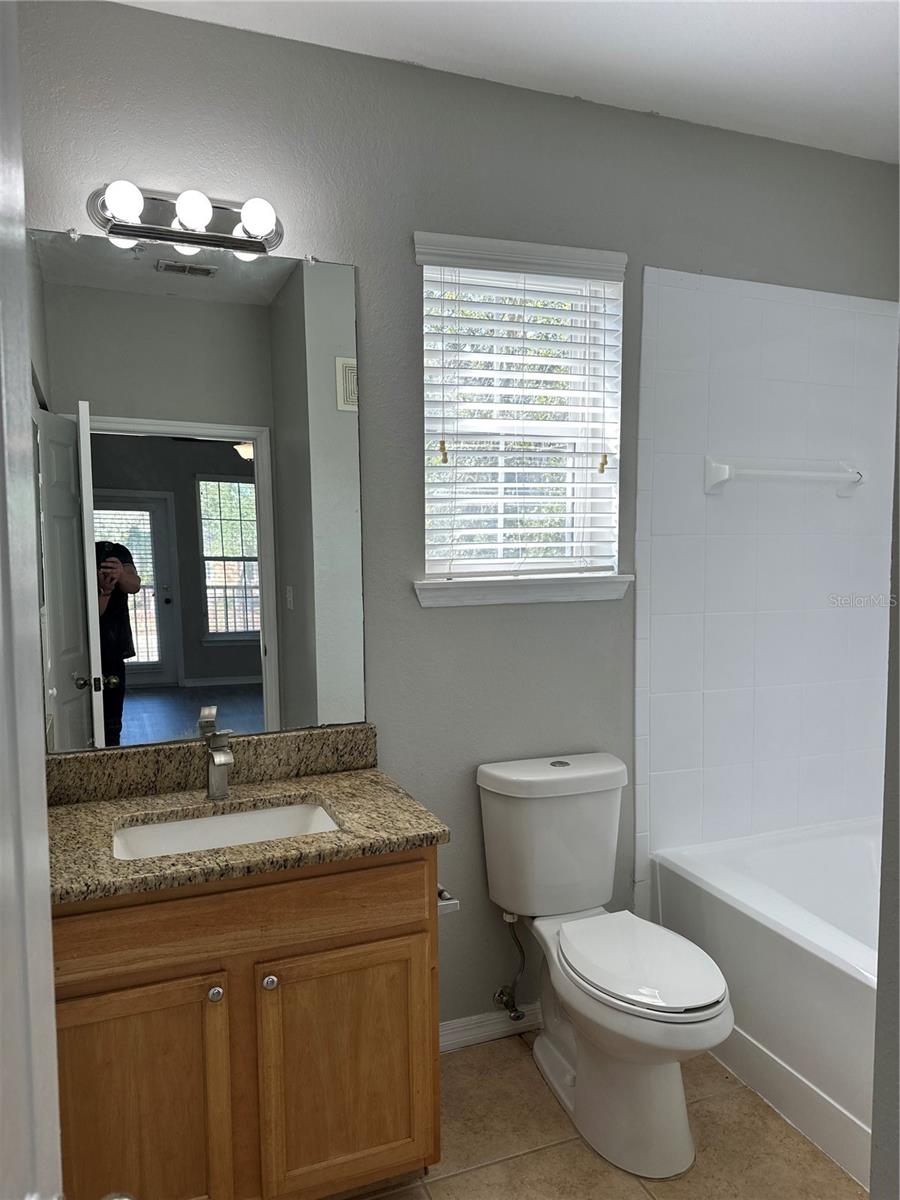 Image 15 of 18 For 10102 Courtney Oaks Circle 202