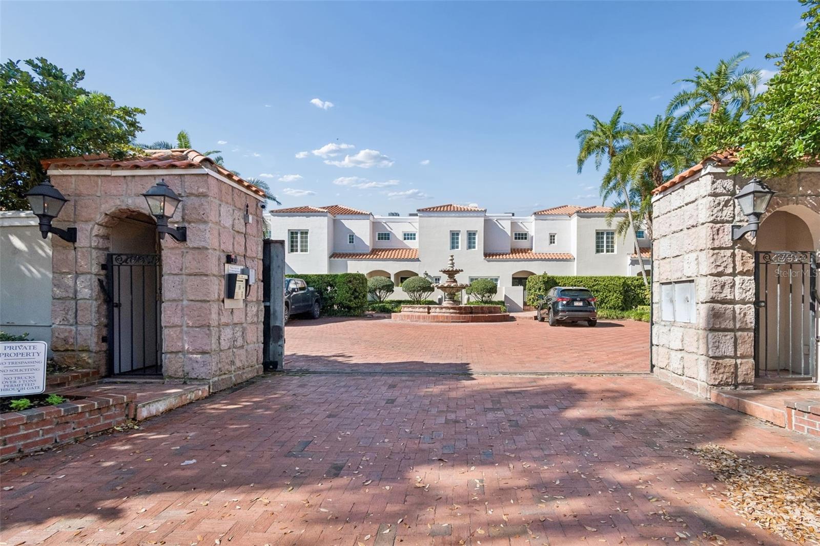 Image 2 of 42 For 4951 Bayshore Boulevard 4951a