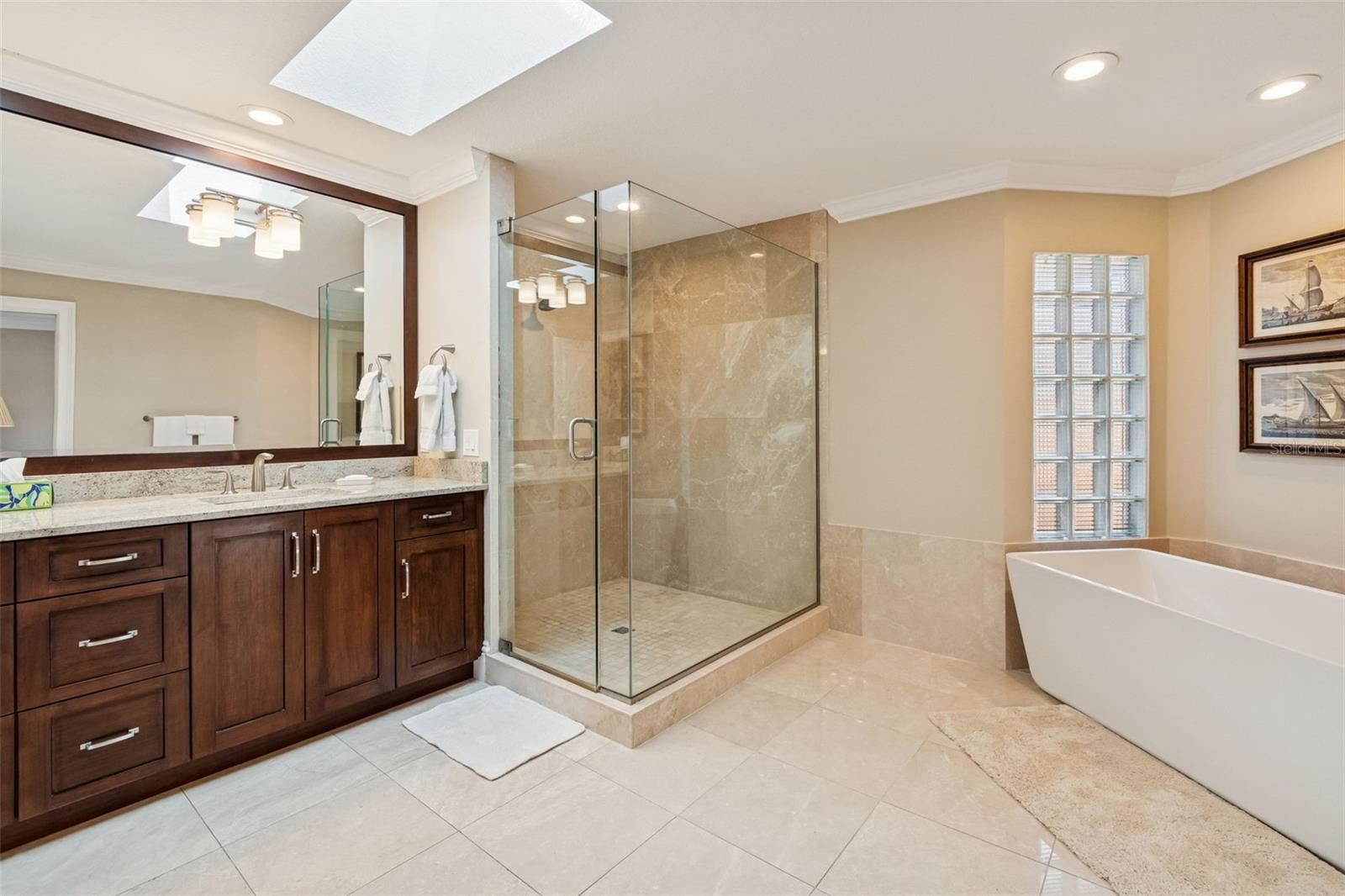 Image 20 of 42 For 4951 Bayshore Boulevard 4951a