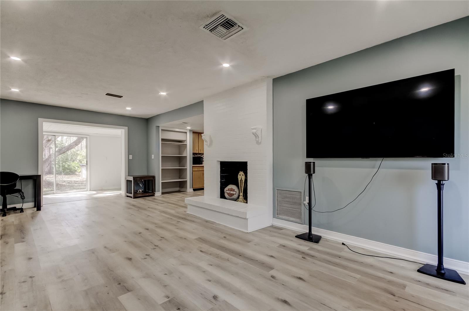 Image 2 of 25 For 10821 Candy Lane