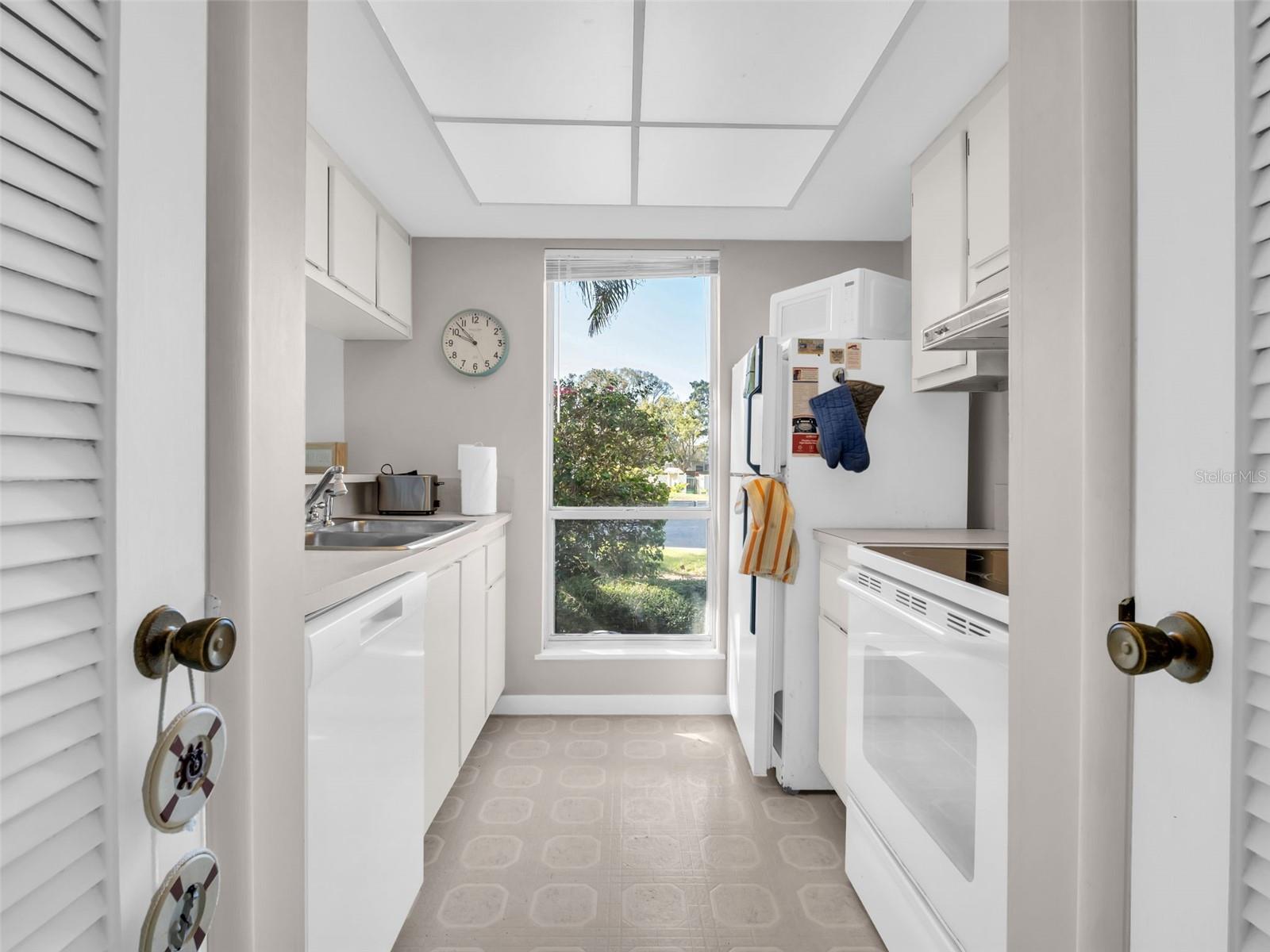 Image 16 of 61 For 617 Windrush Bay Drive 617