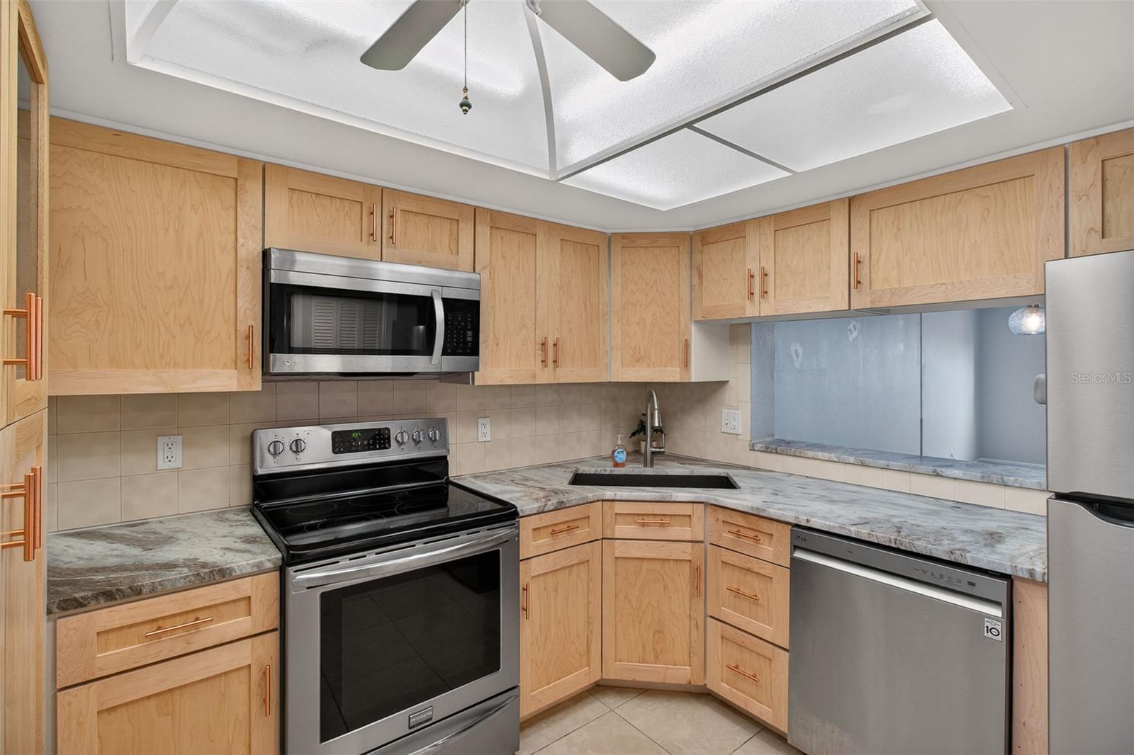 Image 5 of 48 For 2621 Cove Cay Drive 902