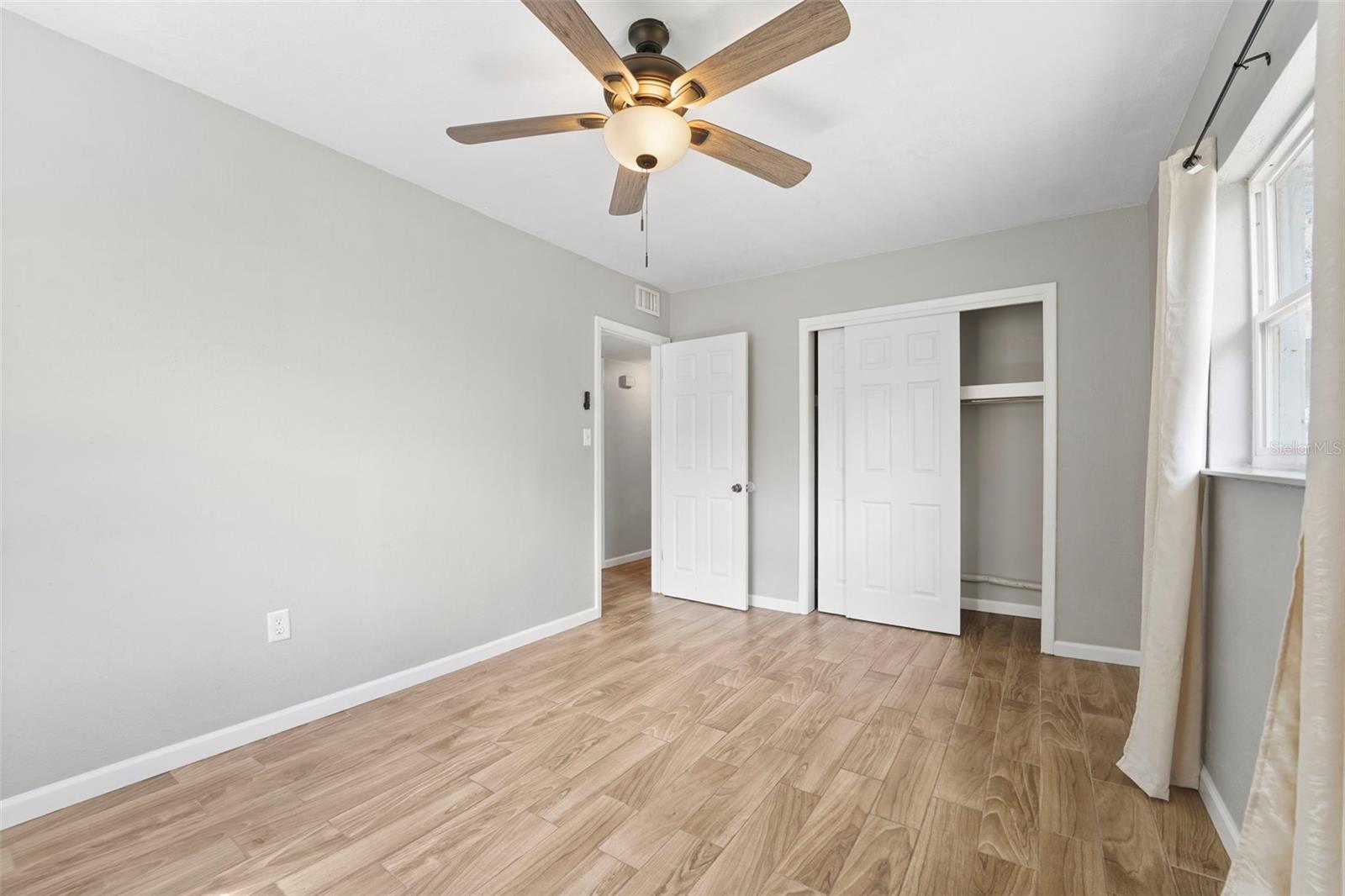 Image 21 of 27 For 215 36th Street Se