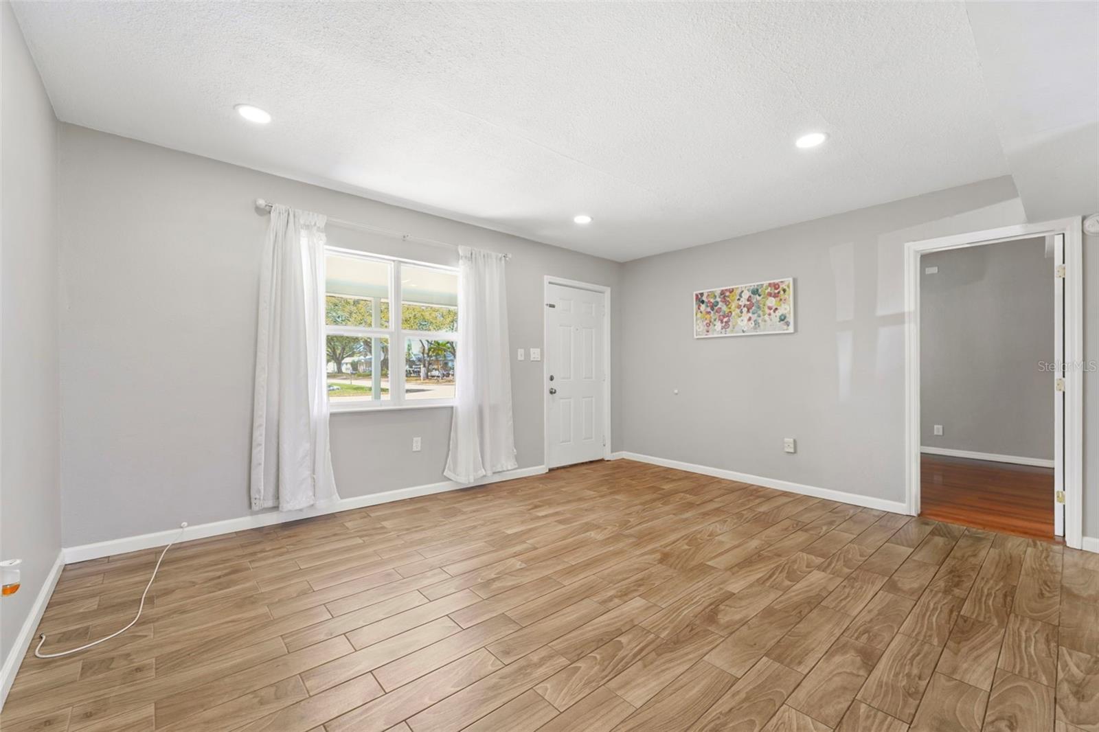 Image 23 of 27 For 215 36th Street Se