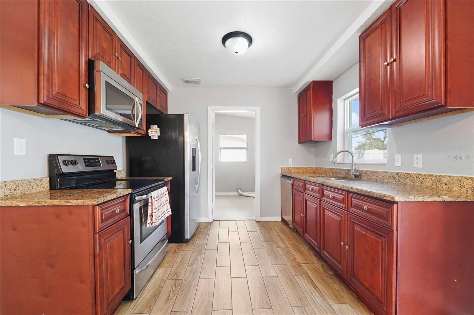 Image 5 of 27 For 215 36th Street Se