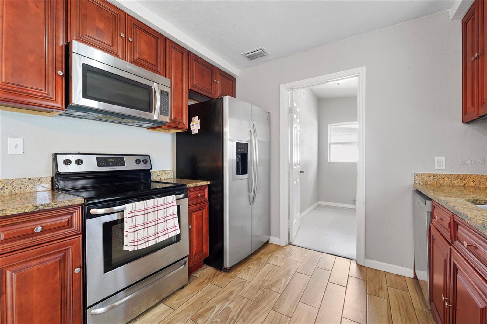 Image 6 of 27 For 215 36th Street Se