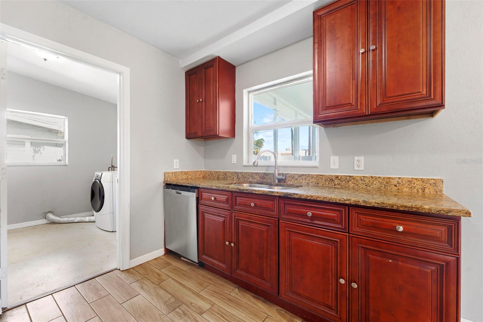 Image 7 of 27 For 215 36th Street Se