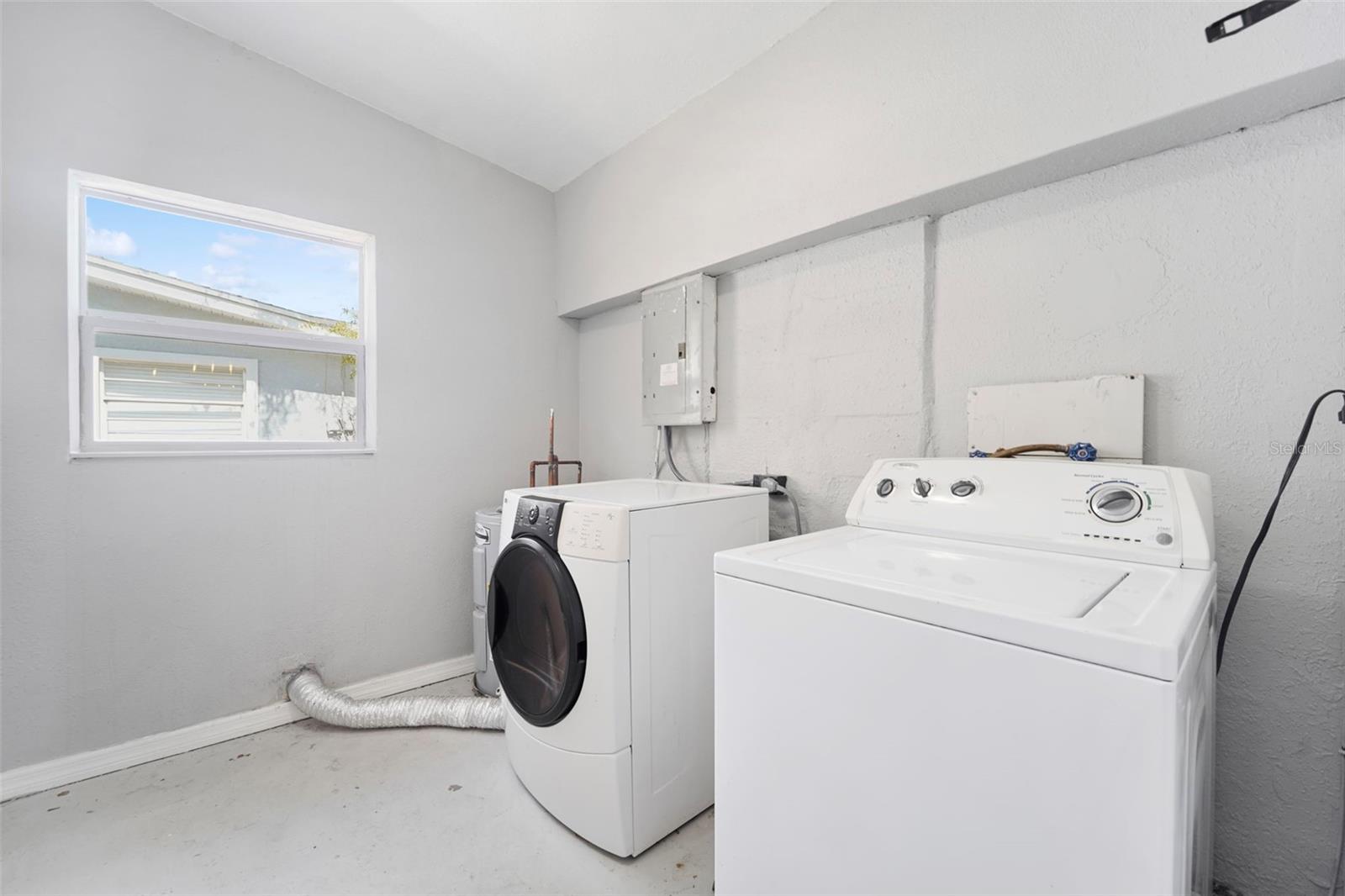 Image 8 of 27 For 215 36th Street Se