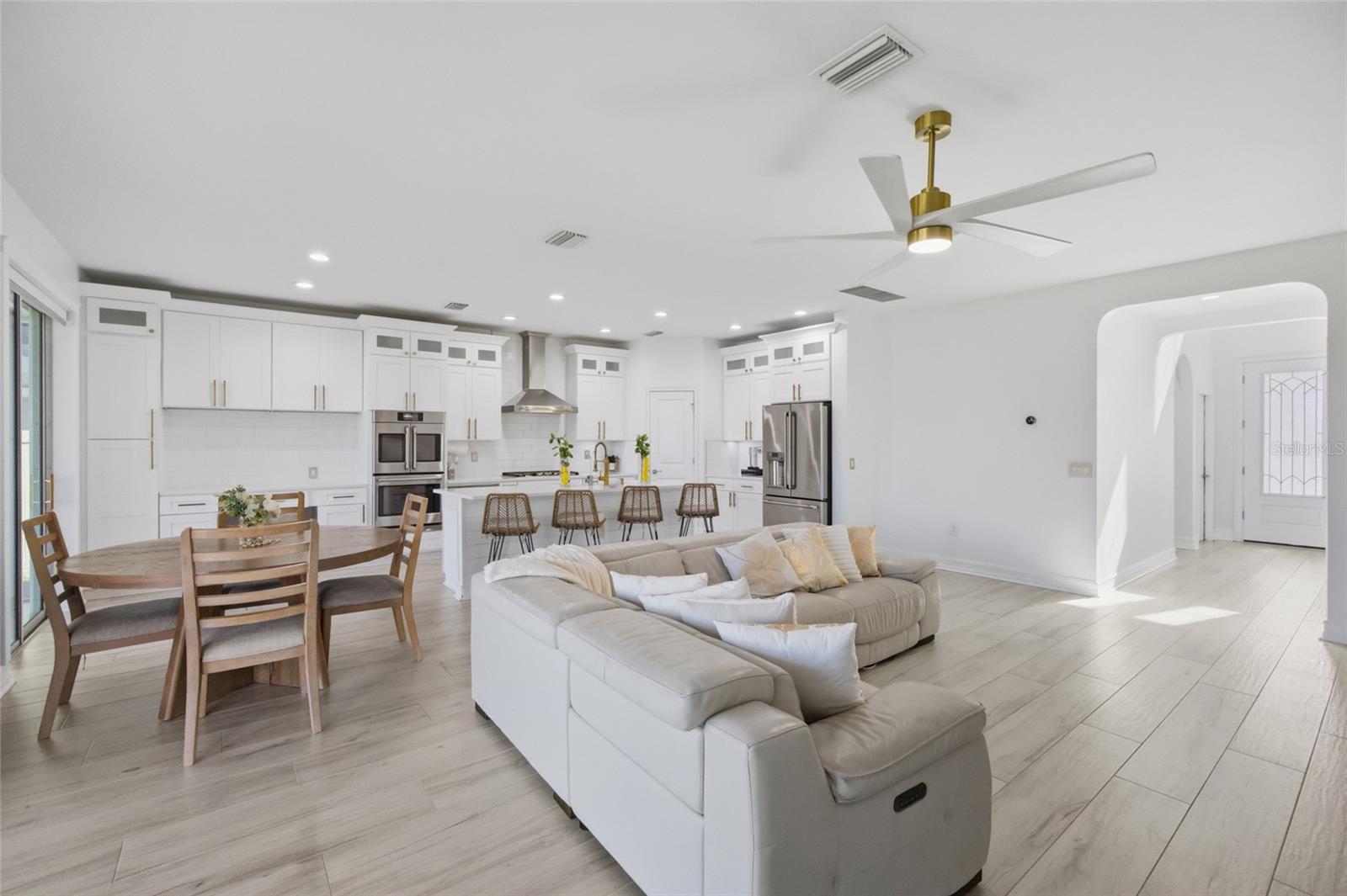 Listing photo id 4 for 29003 Trevi Place