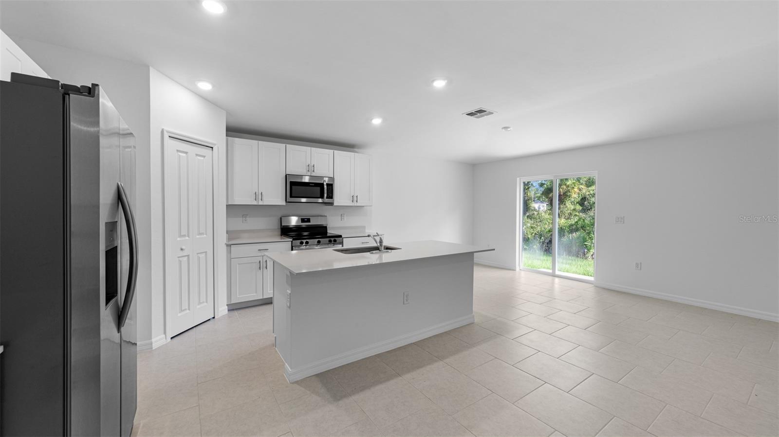 Image 12 of 26 For 21476 Winlock Avenue