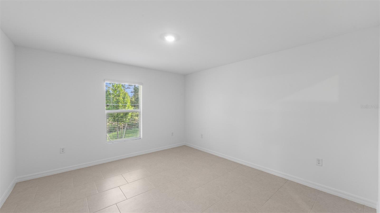 Image 21 of 26 For 21476 Winlock Avenue