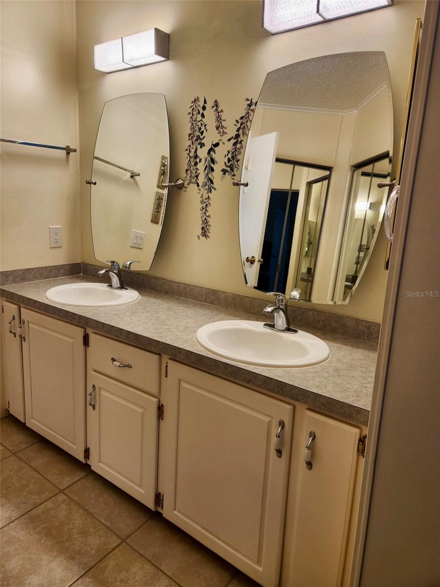 Image 7 of 52 For 624 Portside Drive