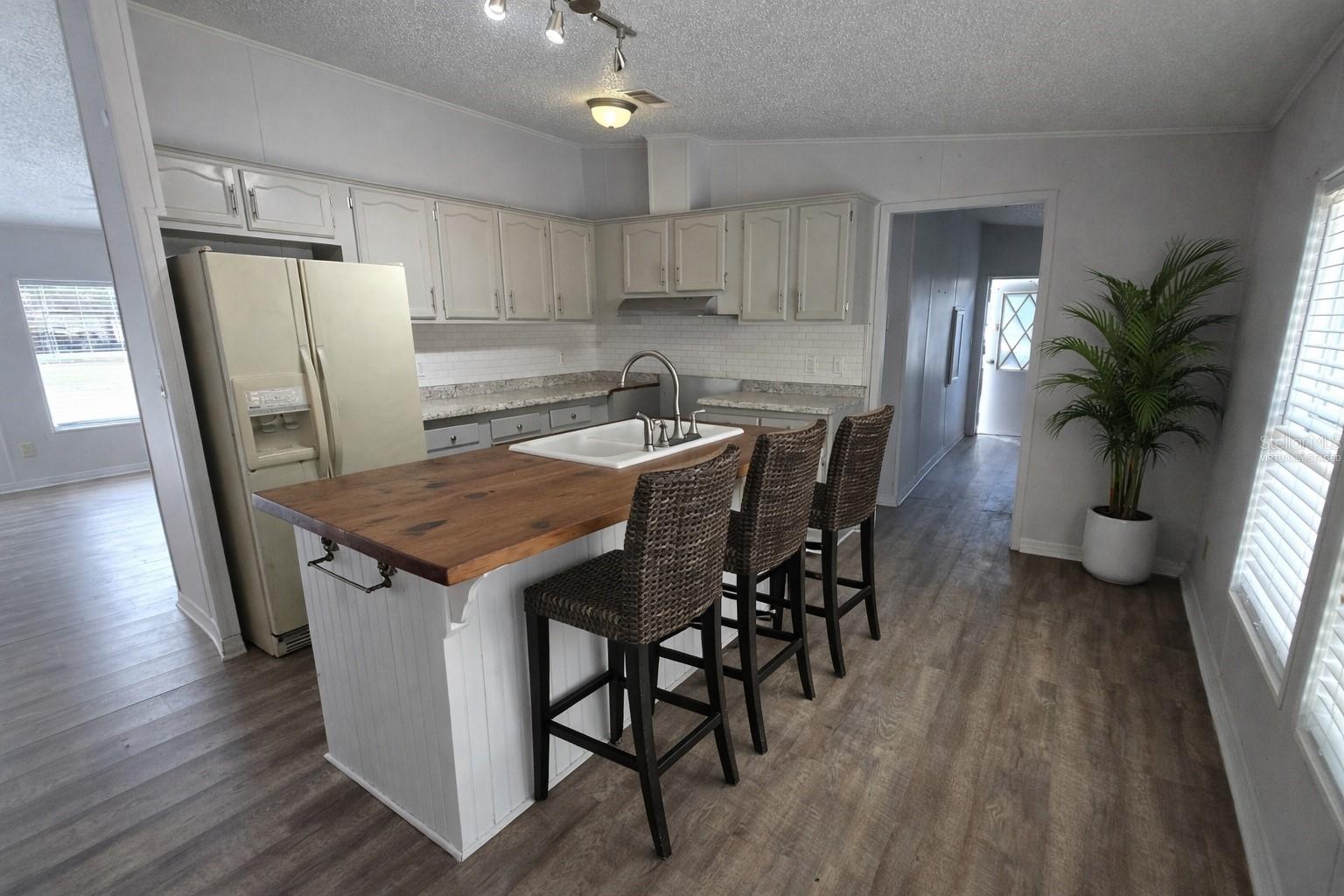 Image 3 of 26 For 5729 Leopard Point