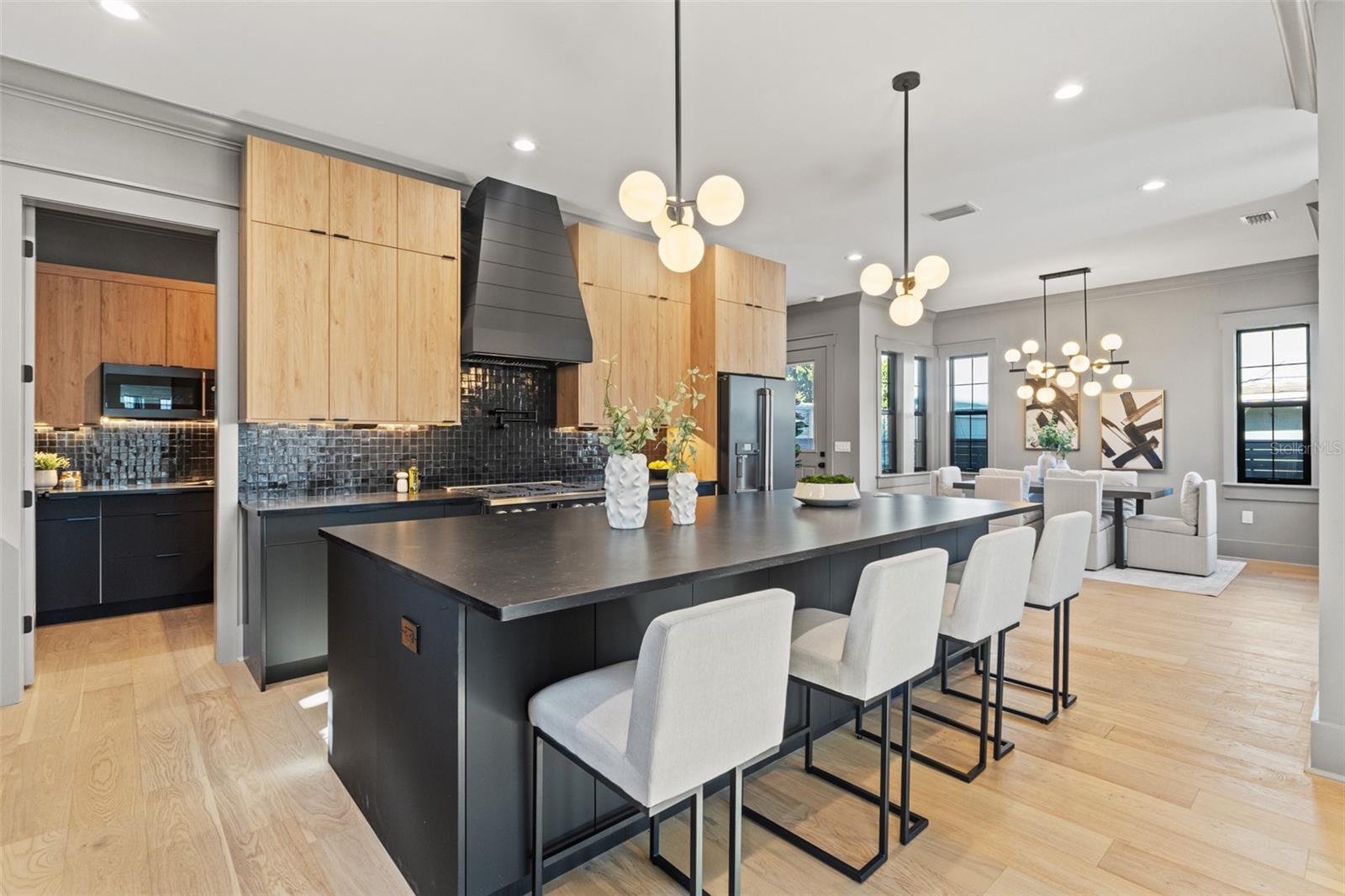 Image 14 of 89 For 807 Park Avenue