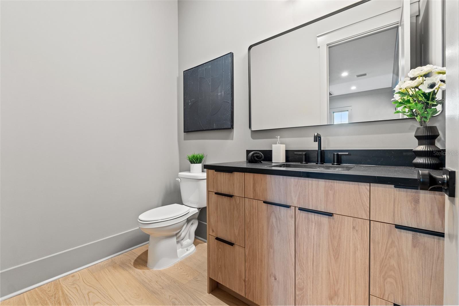 Image 30 of 89 For 807 Park Avenue