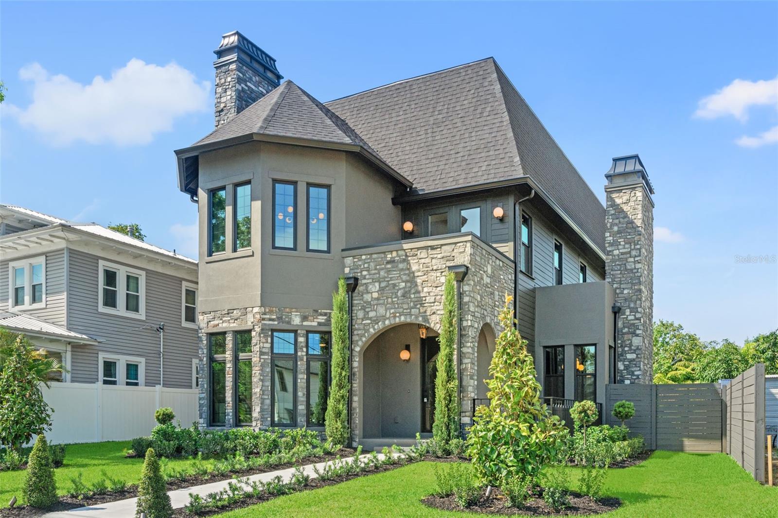 Image 4 of 89 For 807 Park Avenue