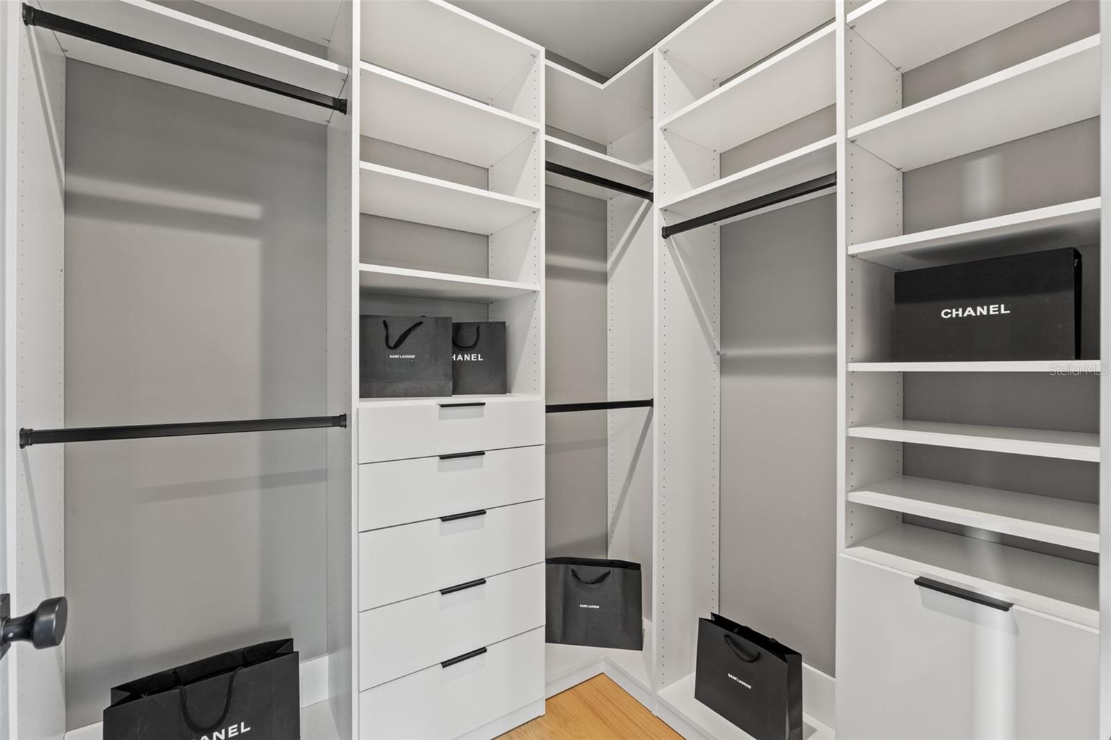 Image 41 of 89 For 807 Park Avenue