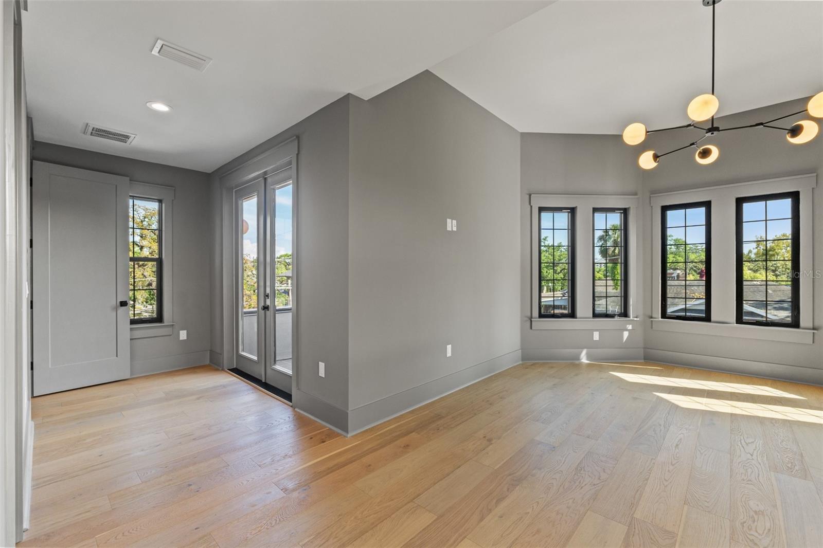 Image 43 of 89 For 807 Park Avenue