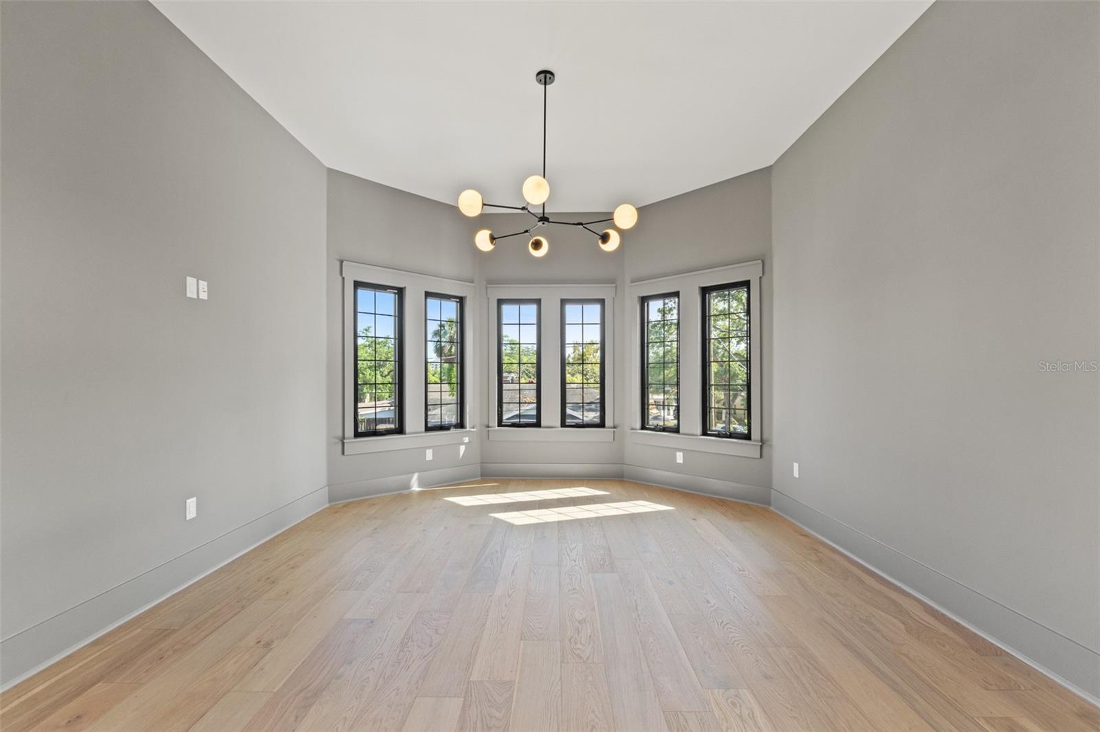 Image 44 of 89 For 807 Park Avenue