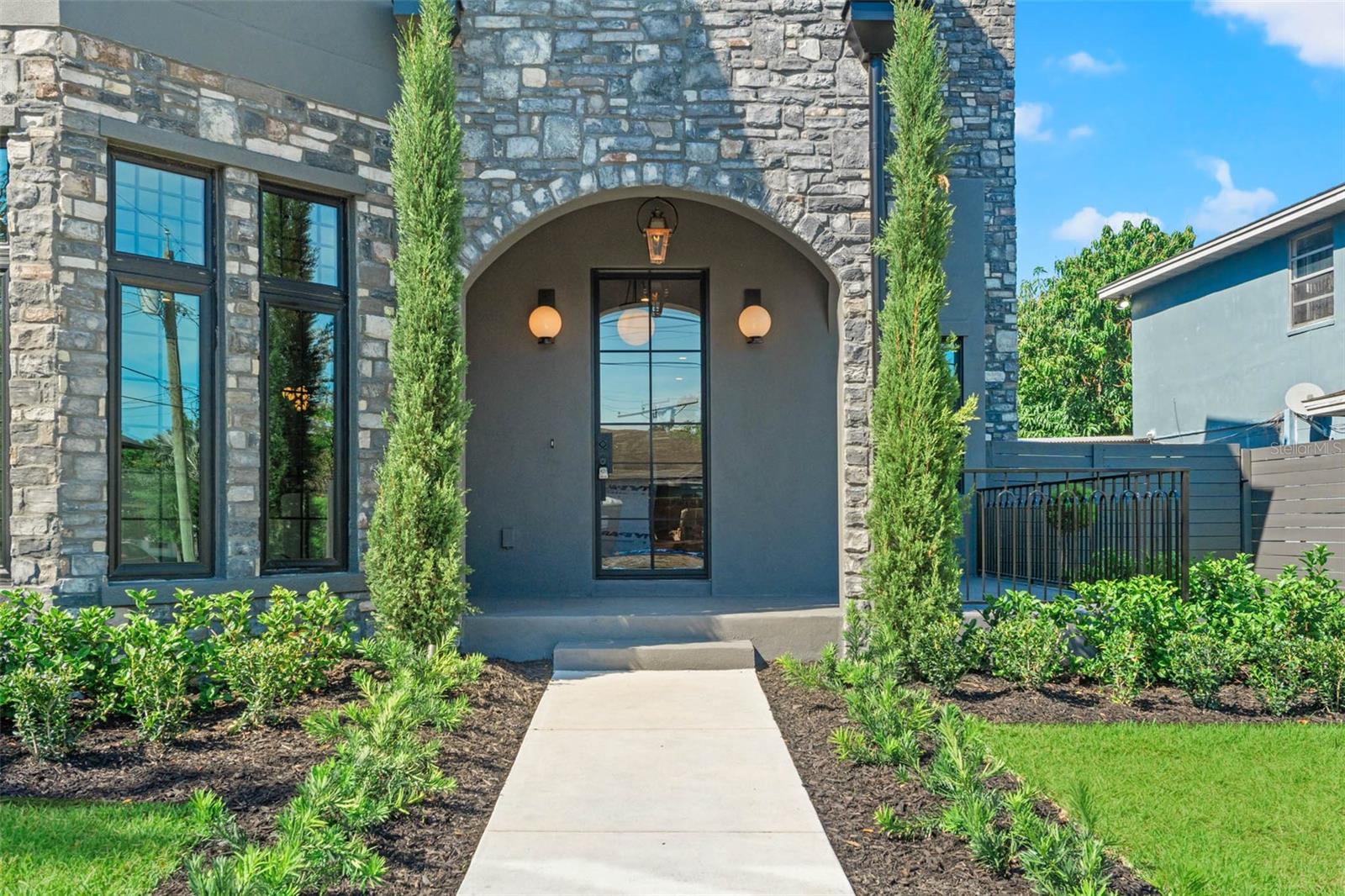 Image 6 of 89 For 807 Park Avenue