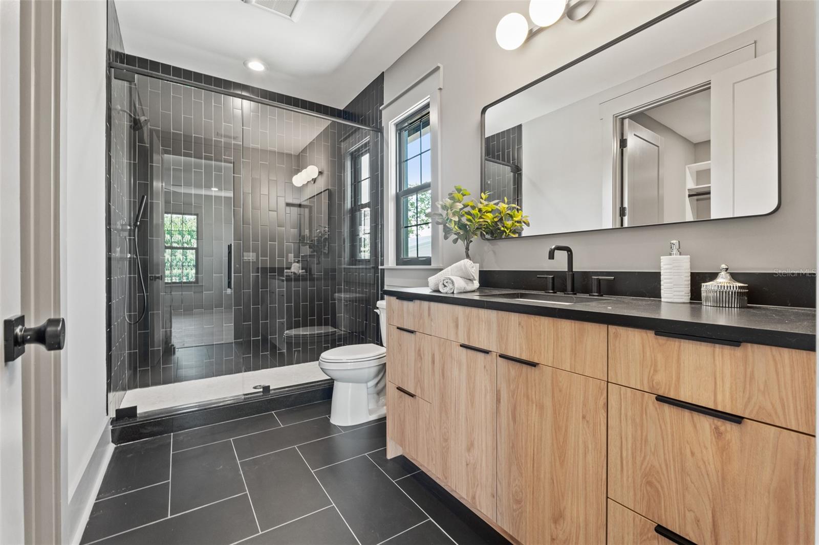 Image 64 of 89 For 807 Park Avenue