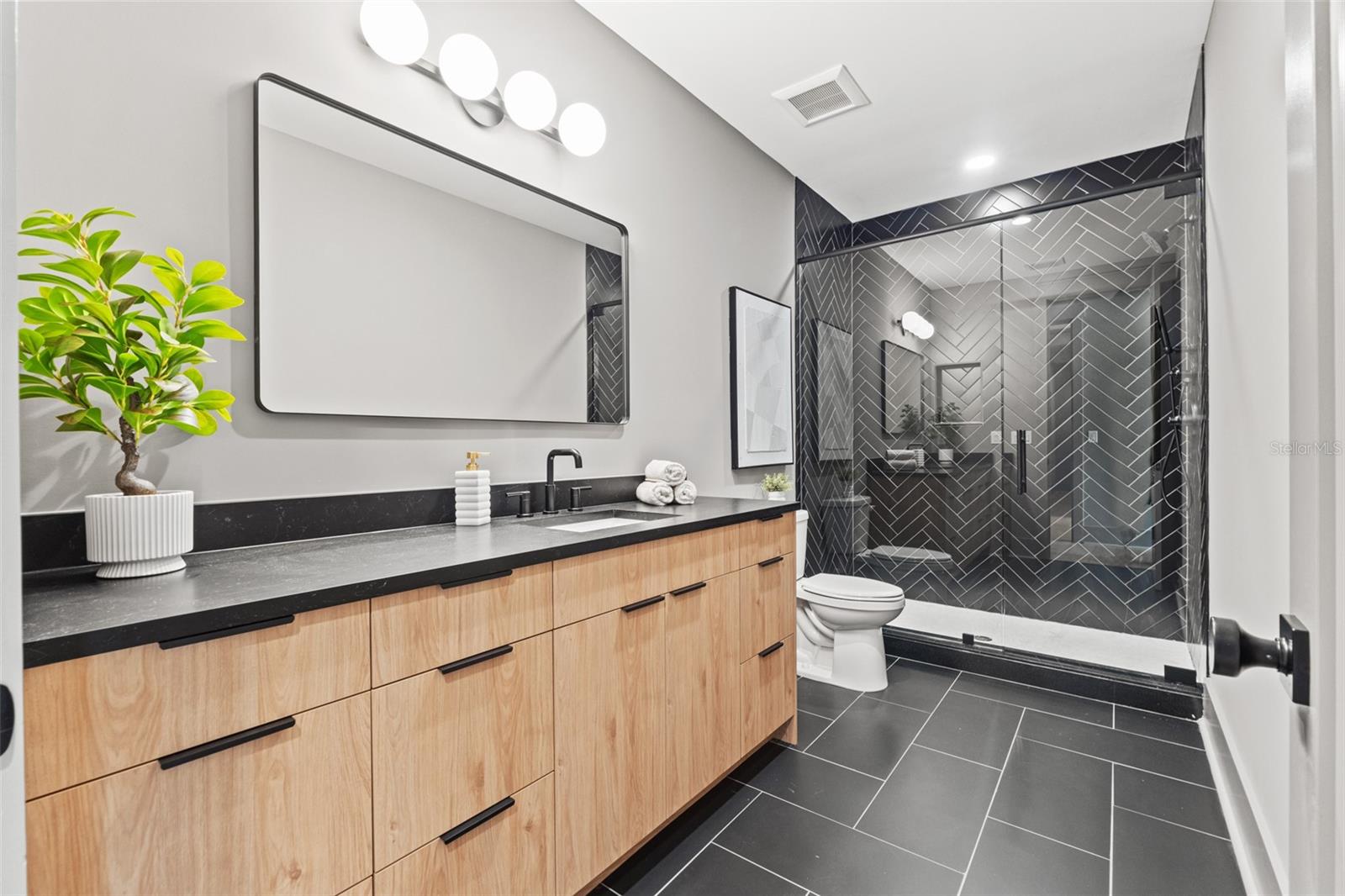 Image 70 of 89 For 807 Park Avenue