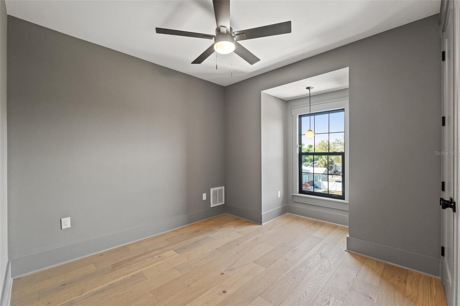 Image 75 of 89 For 807 Park Avenue