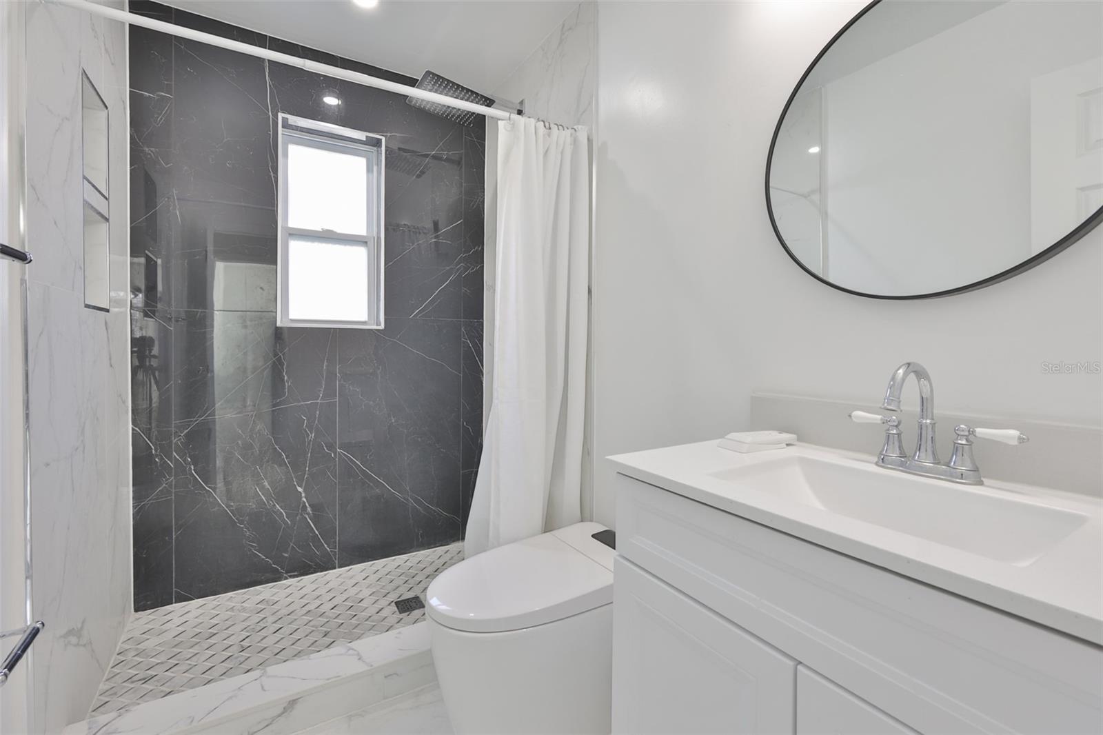 Image 11 of 39 For 700 Glenwood Avenue S