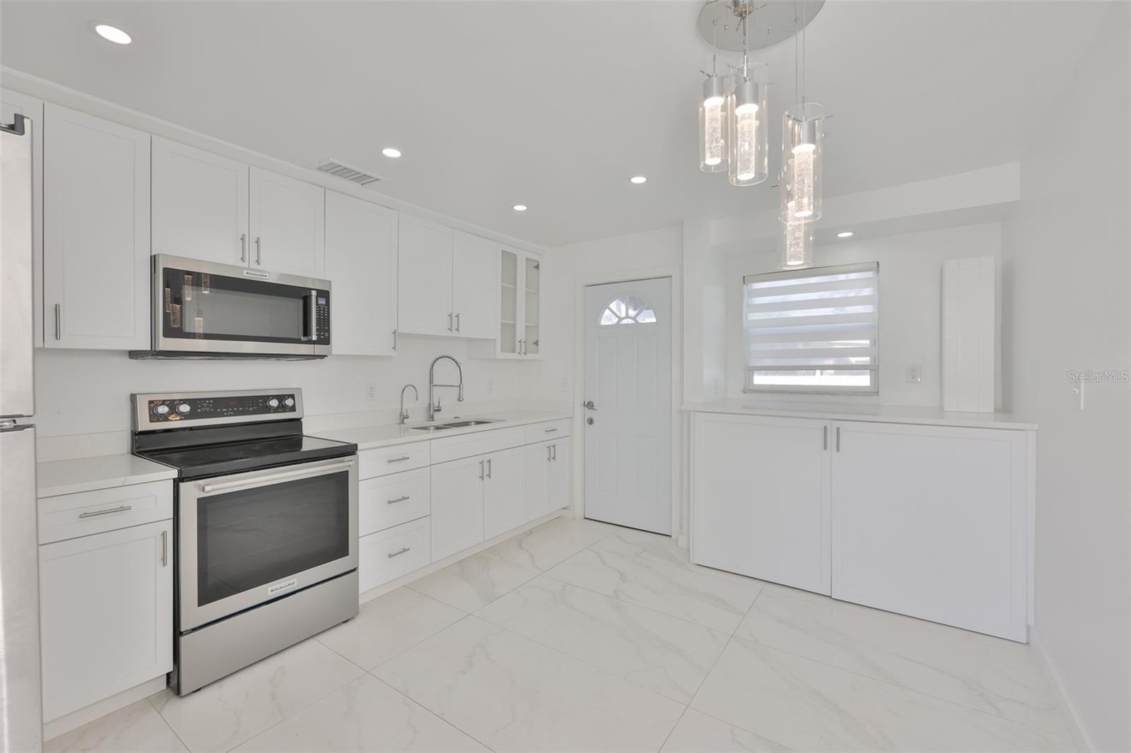 Image 12 of 39 For 700 Glenwood Avenue S