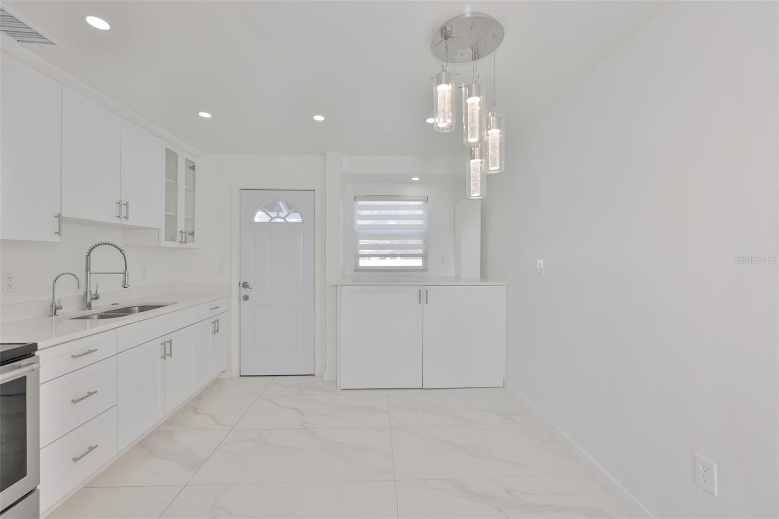 Image 13 of 39 For 700 Glenwood Avenue S