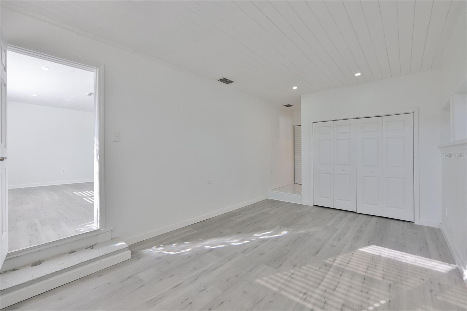 Image 17 of 39 For 700 Glenwood Avenue S