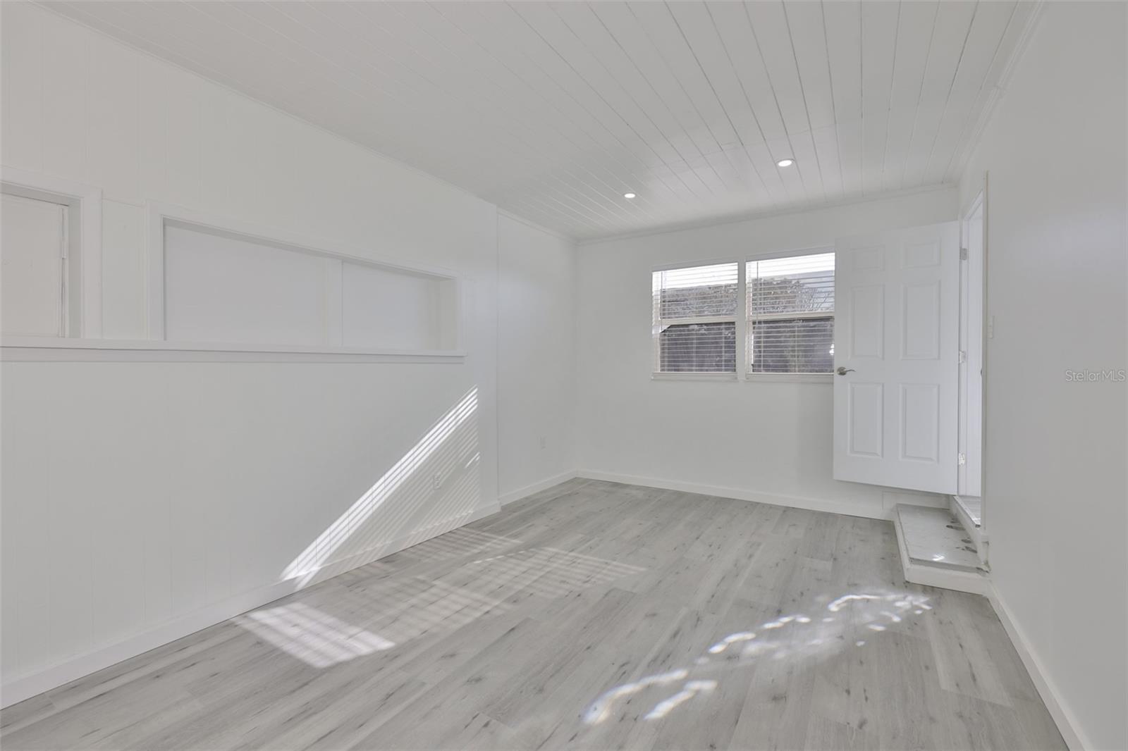 Image 19 of 39 For 700 Glenwood Avenue S