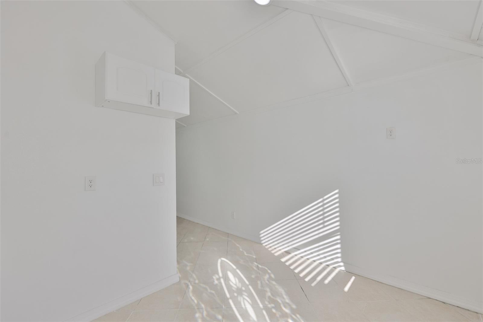 Image 21 of 39 For 700 Glenwood Avenue S