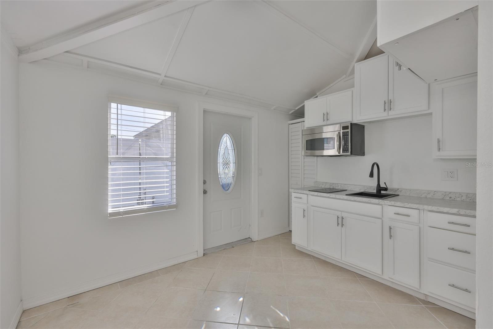 Image 22 of 39 For 700 Glenwood Avenue S