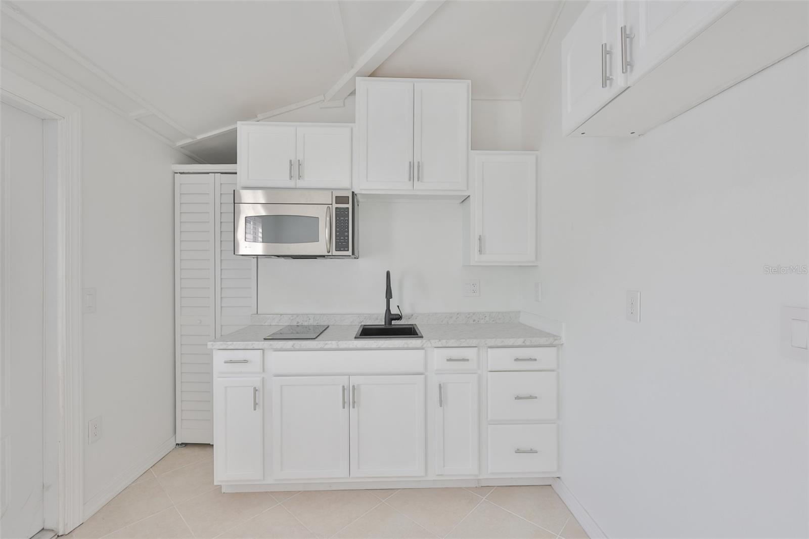 Image 24 of 39 For 700 Glenwood Avenue S