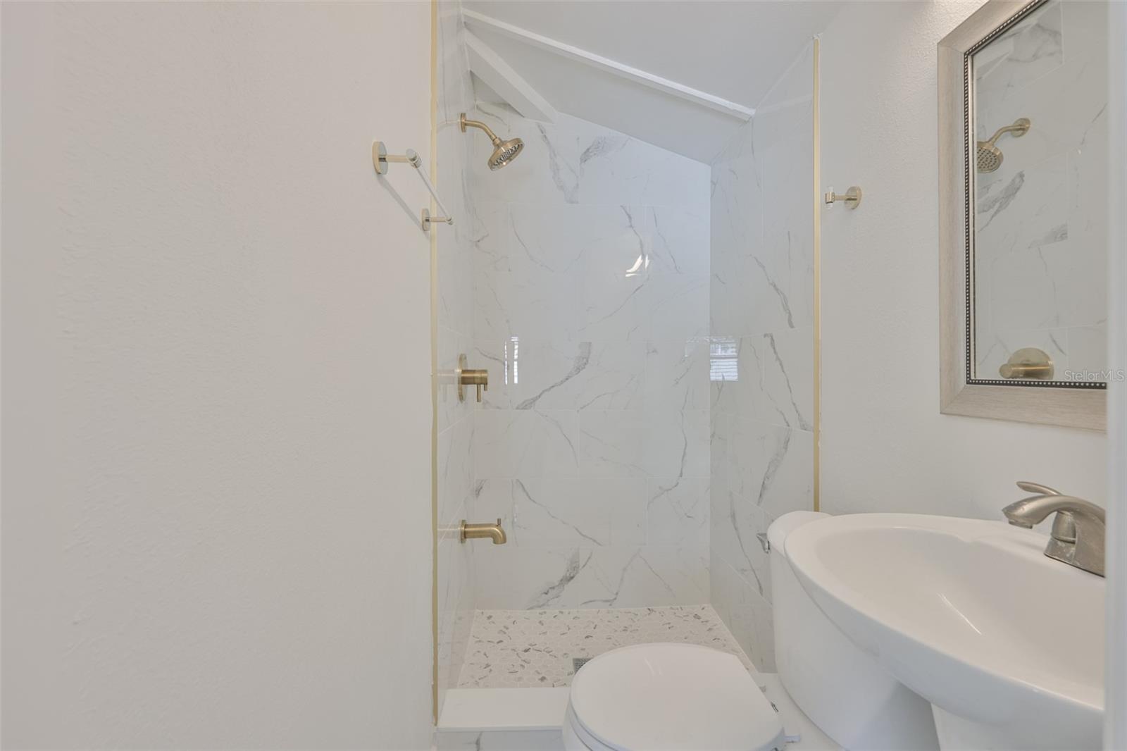 Image 25 of 39 For 700 Glenwood Avenue S