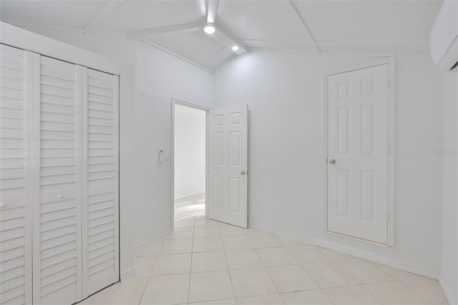 Image 27 of 39 For 700 Glenwood Avenue S