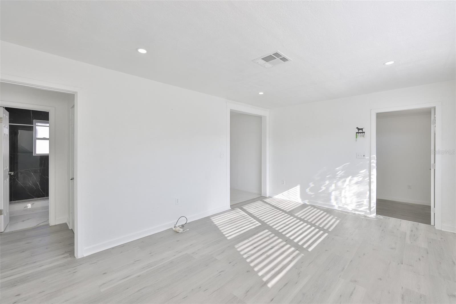 Image 4 of 39 For 700 Glenwood Avenue S