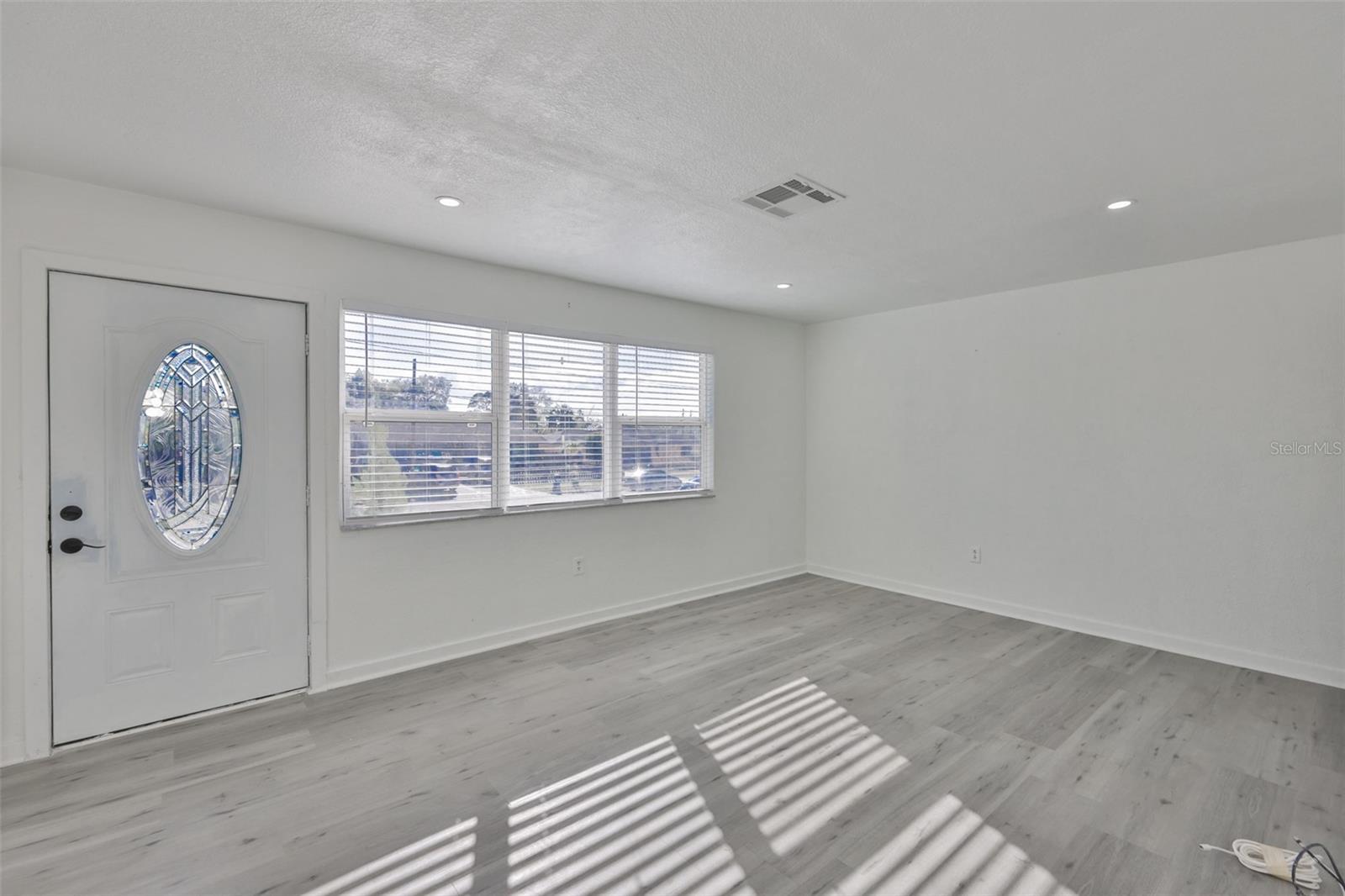 Image 5 of 39 For 700 Glenwood Avenue S