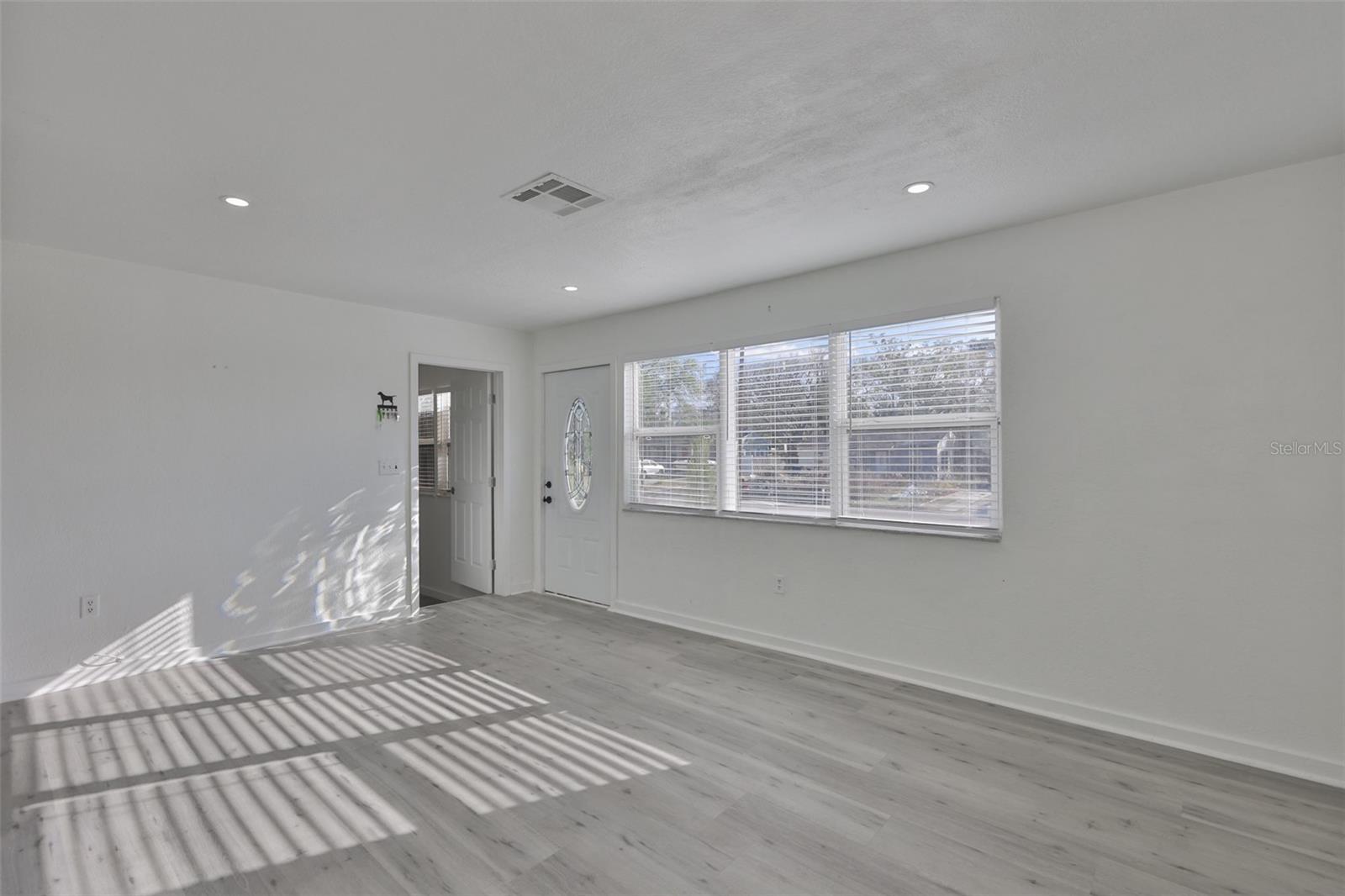 Image 6 of 39 For 700 Glenwood Avenue S